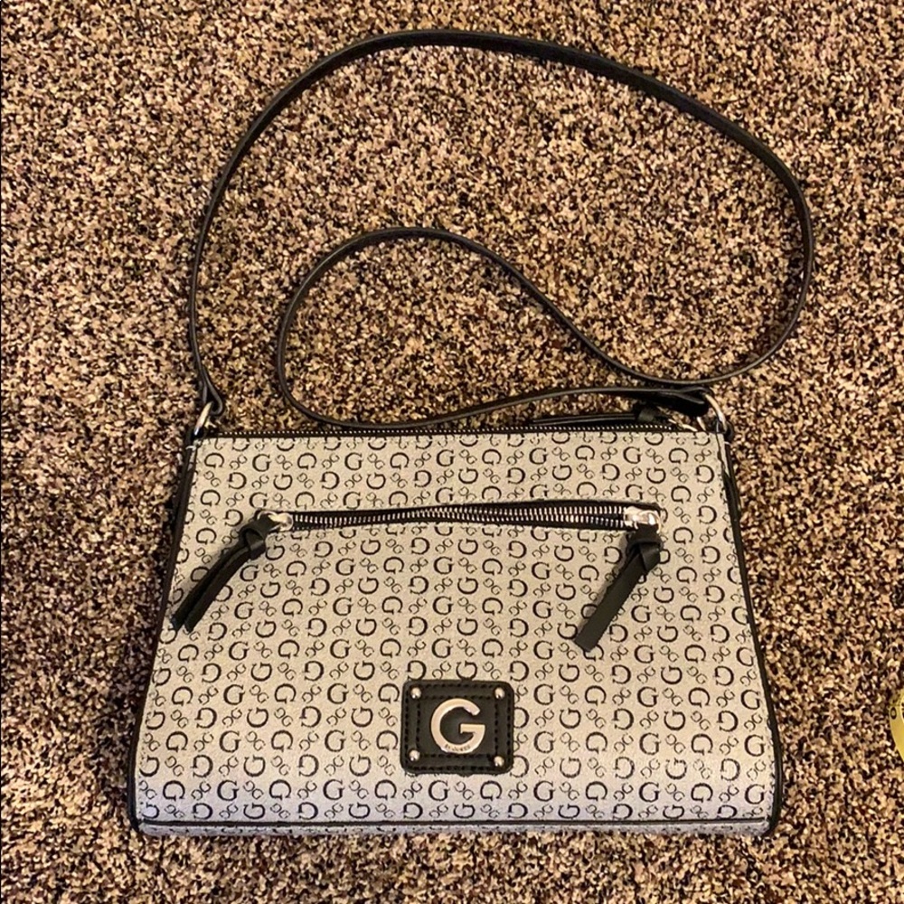 Guess Purse!!